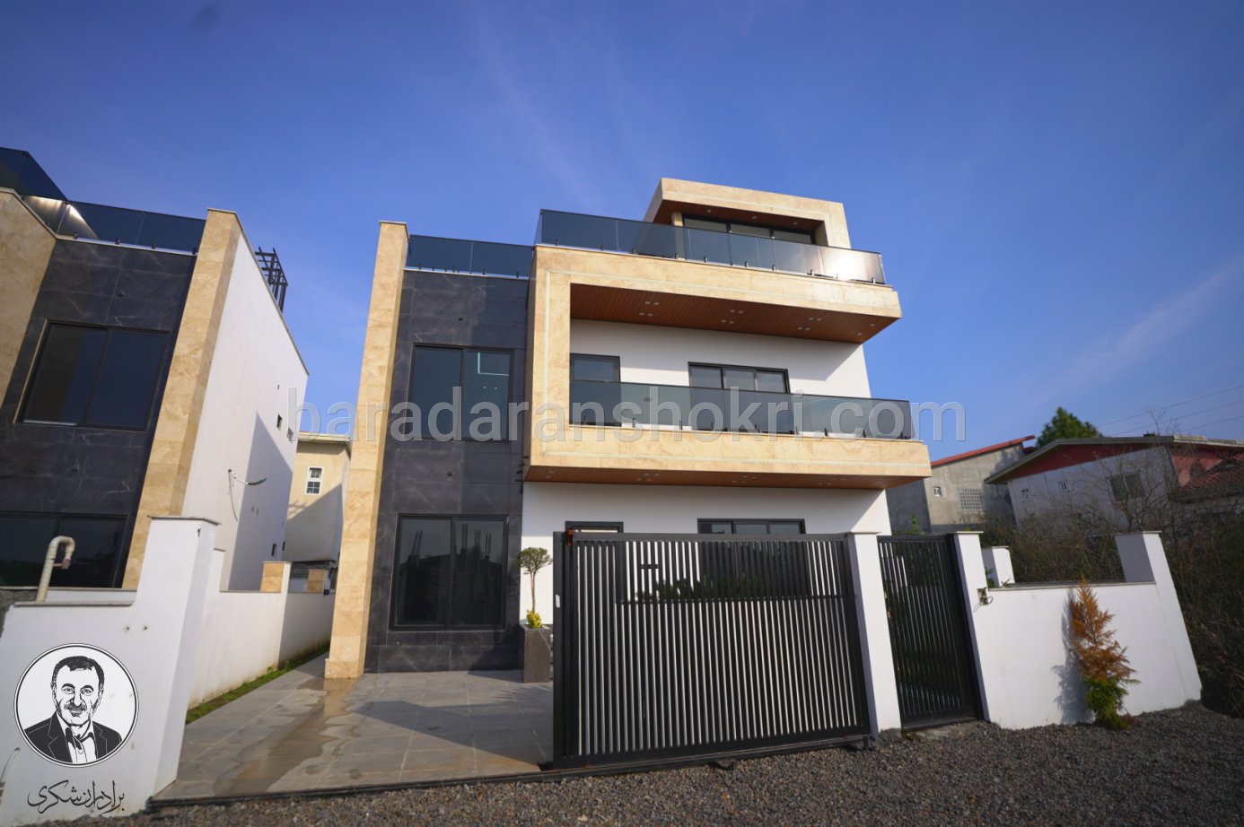 خرید ویلا چهار خوابه استخردار  با دید کامل دریا در محمودآباد سیاهکلا